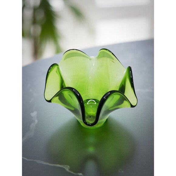 vintage mcm 6 petal lime green compote pedestal bowl, vase - Picture 4 of 14